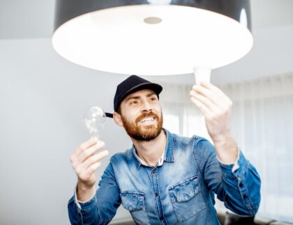 Ilustrasi perbaikan lampu