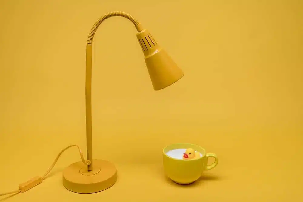 Manfaat Lampu LED Warna Kuning yang Perlu Anda Ketahui 3 Lampu Belajar Kuning