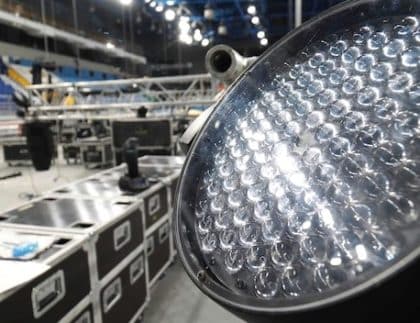 Ilustrasi lampu LED di gudang industri