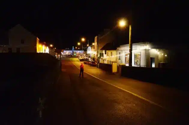 Warga Komplain Jalan Kompleks Terlalu Gelap atau Silau? Begini Cara Menata Ulang Lampu LED Lingkungan 5 Lampu LED perumahan