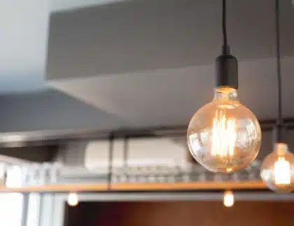 Tagihan Listrik Kantor Membengkak? Jadwalkan Migrasi ke Lampu LED Tanpa Ganggu Operasional 8 Lampu LED untuk kantor