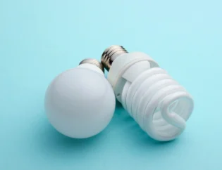 Menghadirkan Pencahayaan LED Modern yang Terencana Efisien dan Berkelanjutan 4 Lampu spiral dan bulat