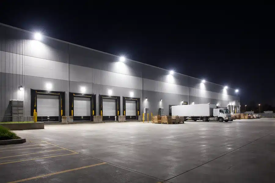 Beda Area Pabrik, Beda Kebutuhan Lampu! 2 Lampu LED area parkir gudang