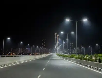 Jangan Asal Pasang Lampu Jalan! Ini Standar APJ dan SNI Pencahayaan Jalan Umum di Indonesia 3 Penerangan lampu jalan