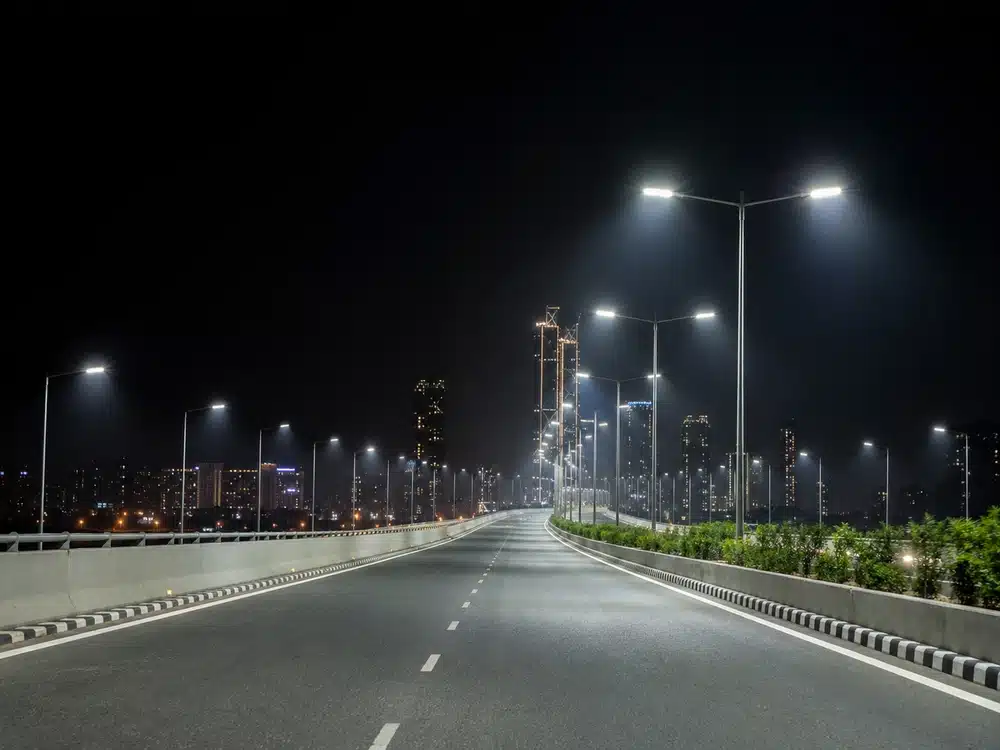 Jangan Asal Pasang Lampu Jalan! Ini Standar APJ dan SNI Pencahayaan Jalan Umum di Indonesia 1 Penerangan lampu jalan
