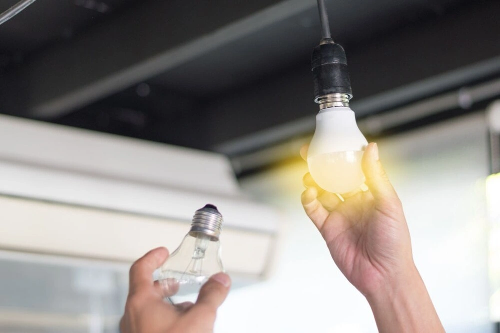 Cara Memilih Lampu LED untuk Painting Booth, Bengkel Mobil, dan Showroom Otomotif 2 Penggantian lampu LED